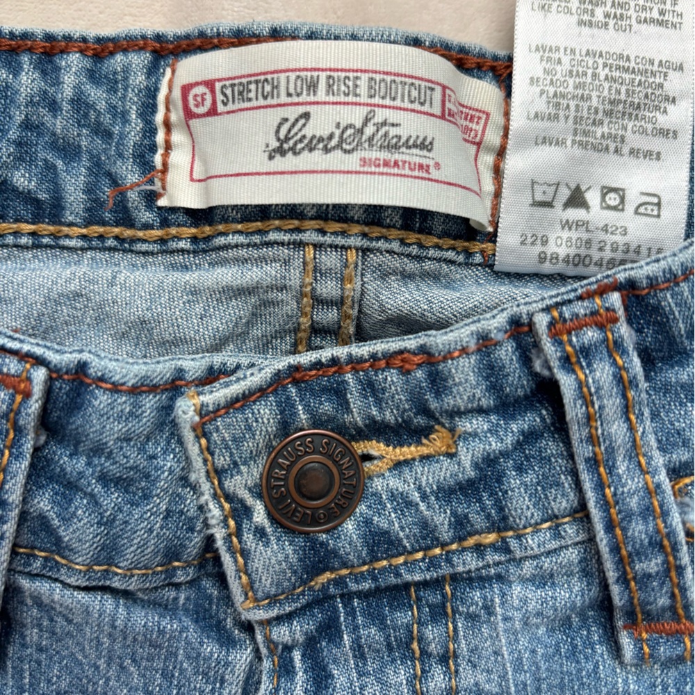 Low Rise Bootcut Levi Jeans - Picture 2 of 6